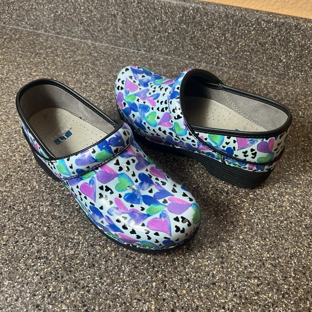 Dansko LT Leather Clogs Hearts Print Womens Sz EU 36 US 5.5-6 Slip On Work Shoes
